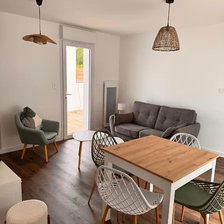 Maison De Entre Foret Et *