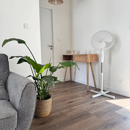 Maison De Entre Foret Et *
